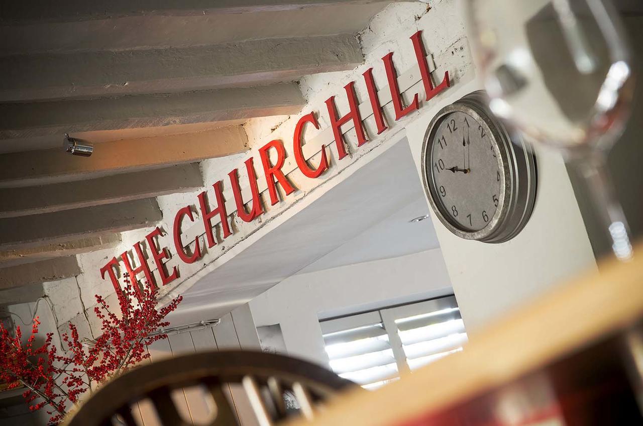 مبيت وإفطار تْشيبينْغْ كامبدين The Churchill Arms المظهر الخارجي الصورة